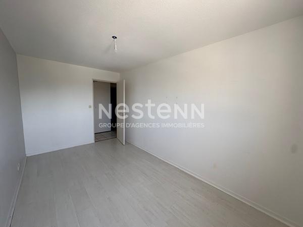 T3 - PROCHE JEAN MACE - LYON 7 - STATIONNEMENT