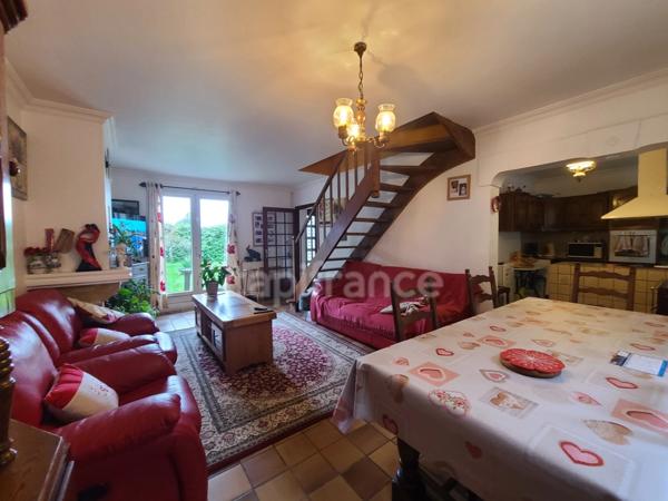 Belle maison familiale avec gîte à Aigre – 215 000 €