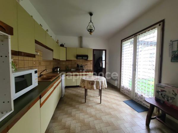 Belle maison familiale avec gîte à Aigre – 215 000 €