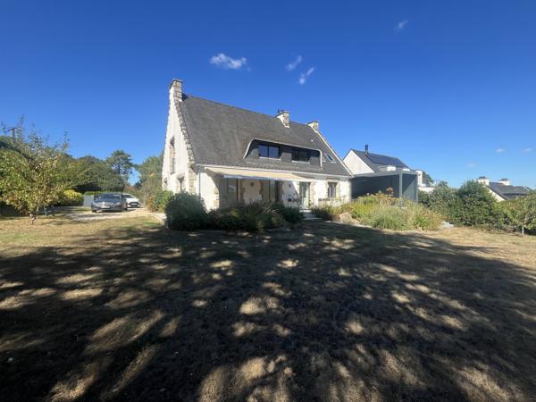 Maison familiale de 198 m² avec sous-sol et terrain de 1 500 m² – Arradon, Golfe du Morbihan