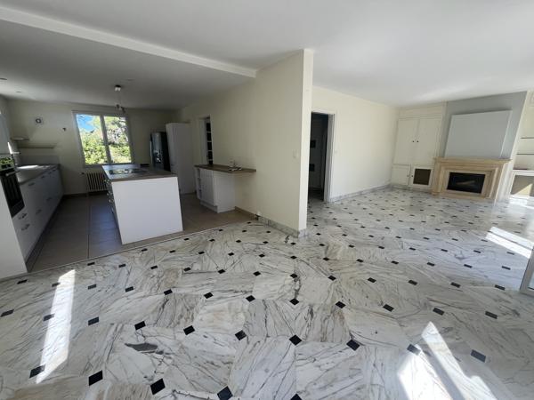 Maison familiale de 198 m² avec sous-sol et terrain de 1 500 m² – Arradon, Golfe du Morbihan