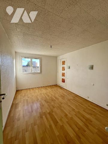 APPARTEMENT AVEC 3 CH ET BOX de 75m2
