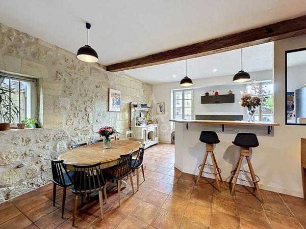Maison en pierres rénovée avec proximité sur le port