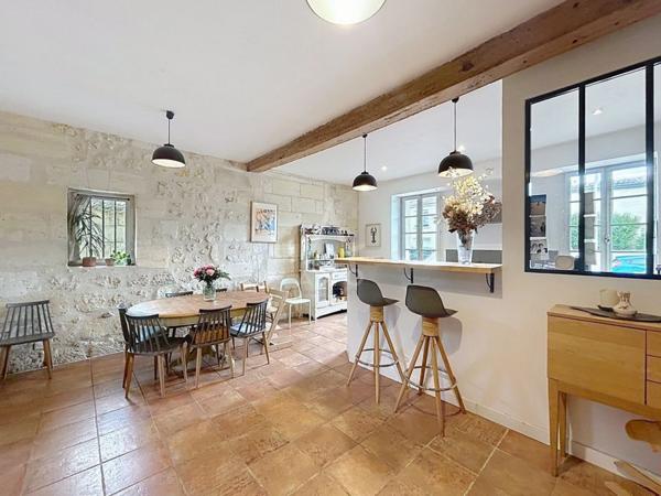Maison en pierres rénovée avec proximité sur le port