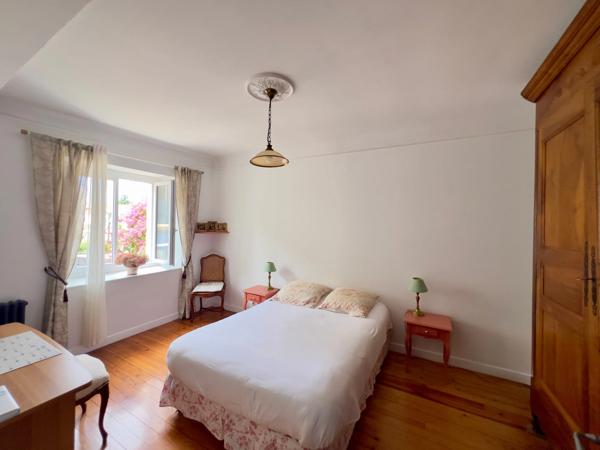 BAYONNE, QUARTIER DES ARÈNES, MAISON FAMILIALE DE 211 m²