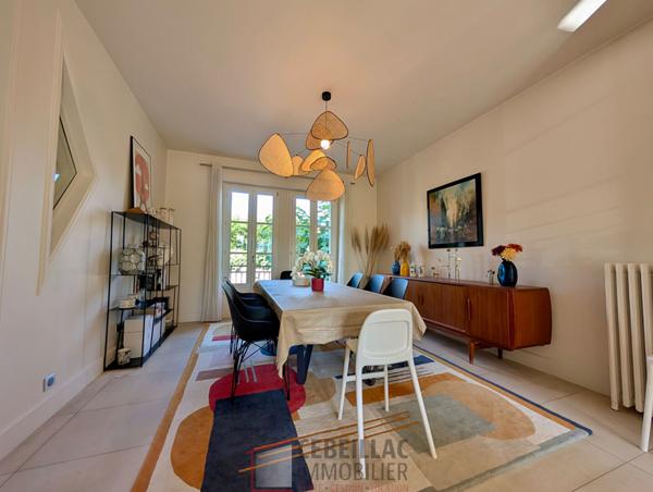 Maison 9 pièce(s) 5 chambre(s) 250 m²