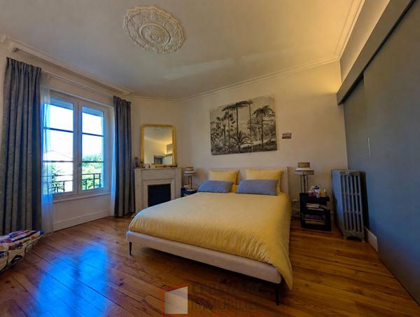Maison 9 pièce(s) 5 chambre(s) 250 m²