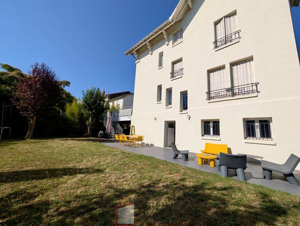 Maison 9 pièce(s) 5 chambre(s) 250 m²
