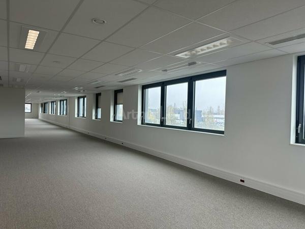 BUREAUX à LOUER de 845 m²