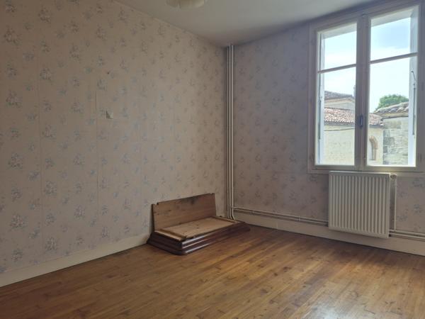 Maison 3 chambres à Aigre