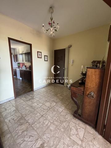 Appartement
                                                                                                                                                                                                                                                                                                                        5 pièce(s)                                                                                                                                                                                                          3 chambre(s)                                                                                                                                                                                                          130  m²