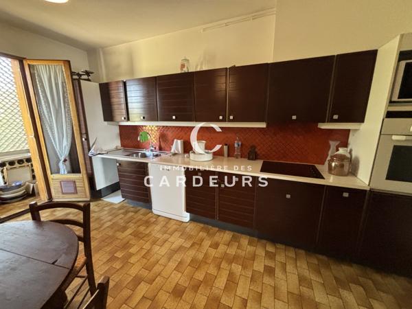 Appartement
                                                                                                                                                                                                                                                                                                                        5 pièce(s)                                                                                                                                                                                                          3 chambre(s)                                                                                                                                                                                                          130  m²