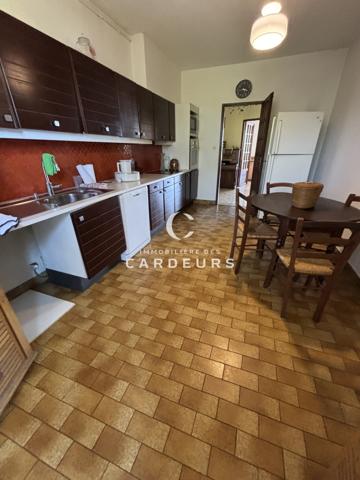 Appartement
                                                                                                                                                                                                                                                                                                                        5 pièce(s)                                                                                                                                                                                                          3 chambre(s)                                                                                                                                                                                                          130  m²