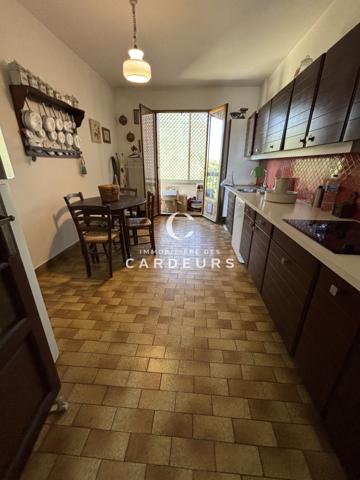 Appartement
                                                                                                                                                                                                                                                                                                                        5 pièce(s)                                                                                                                                                                                                          3 chambre(s)                                                                                                                                                                                                          130  m²