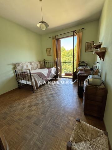 Appartement
                                                                                                                                                                                                                                                                                                                        5 pièce(s)                                                                                                                                                                                                          3 chambre(s)                                                                                                                                                                                                          130  m²