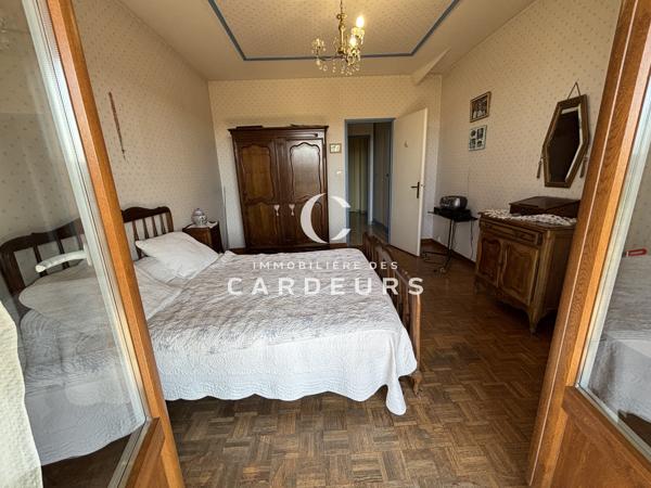 Appartement
                                                                                                                                                                                                                                                                                                                        5 pièce(s)                                                                                                                                                                                                          3 chambre(s)                                                                                                                                                                                                          130  m²