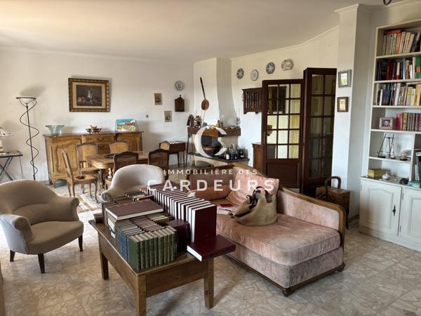 Appartement
                                                                                                                                                                                                                                                                                                                        5 pièce(s)                                                                                                                                                                                                          3 chambre(s)                                                                                                                                                                                                          130  m²