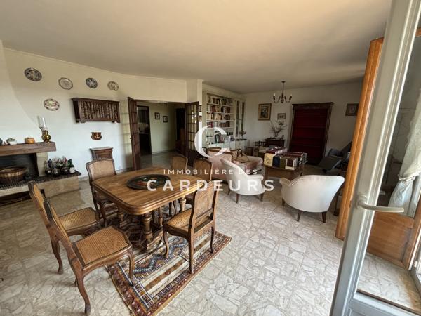 Appartement
                                                                                                                                                                                                                                                                                                                        5 pièce(s)                                                                                                                                                                                                          3 chambre(s)                                                                                                                                                                                                          130  m²