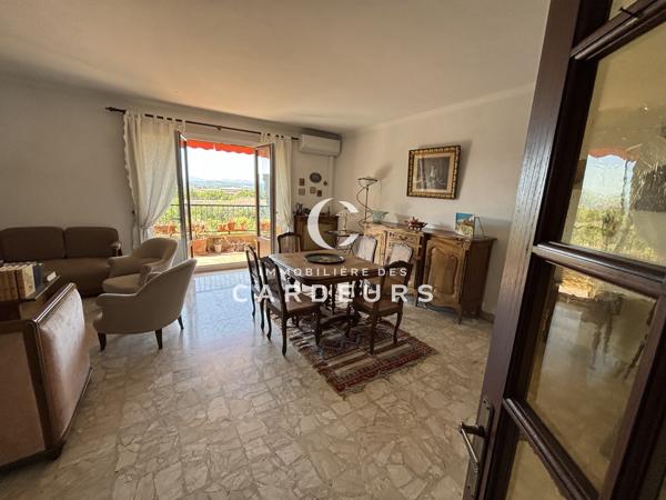Appartement
                                                                                                                                                                                                                                                                                                                        5 pièce(s)                                                                                                                                                                                                          3 chambre(s)                                                                                                                                                                                                          130  m²