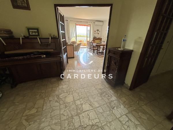 Appartement
                                                                                                                                                                                                                                                                                                                        5 pièce(s)                                                                                                                                                                                                          3 chambre(s)                                                                                                                                                                                                          130  m²