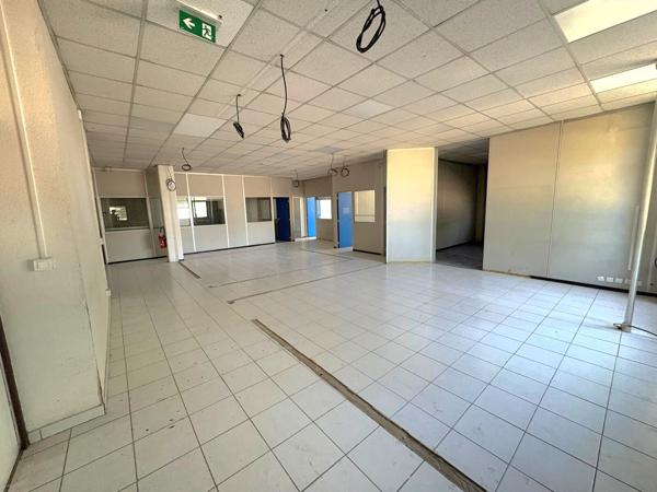 Bureaux/locaux commerciaux à louer à proximité immédiate de l'entrée de l'autoroute A50 - La Capelette - 13010 Marseille