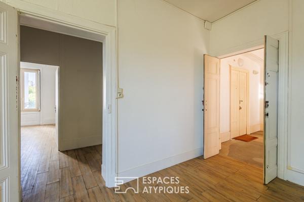 Appartement aux volumes exceptionnels à rénover entièrement