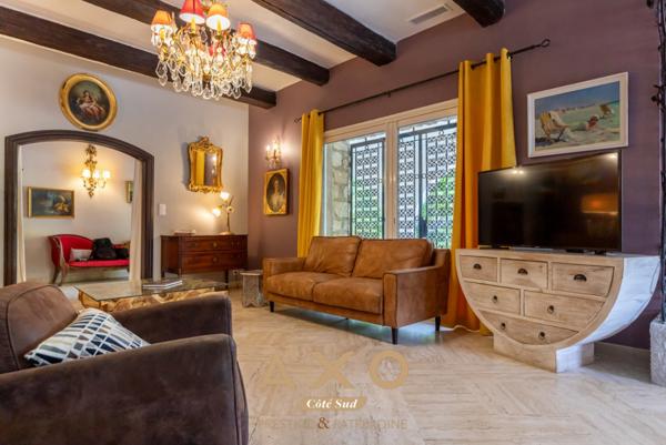 CASTELNAU-LE-LEZ  AUTHENTIQUE MAS DE PLAIN-PIED  248 m²  4 CHAMBRES  SUITE PARENTALE  PISCINE  TERRAIN 1 331 m²  FORAGE  2 044 000 