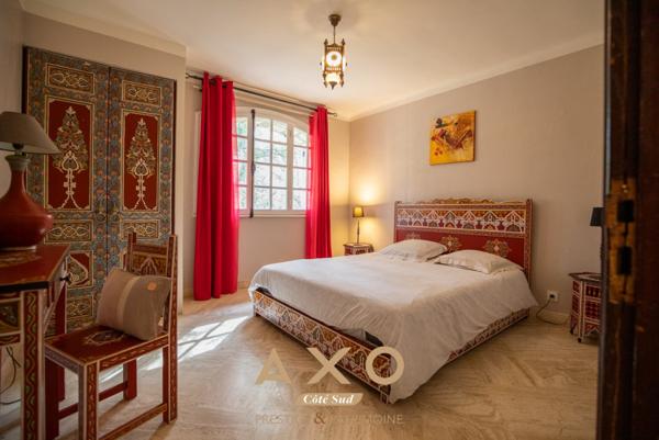 CASTELNAU-LE-LEZ  AUTHENTIQUE MAS DE PLAIN-PIED  248 m²  4 CHAMBRES  SUITE PARENTALE  PISCINE  TERRAIN 1 331 m²  FORAGE  2 044 000 