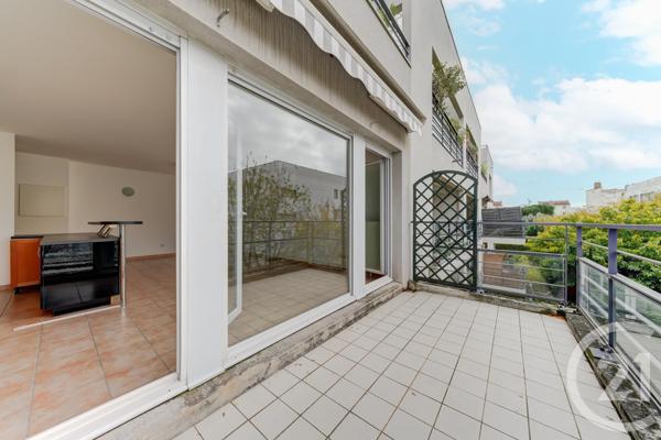 Appartement F3 à vendre  3 pièces - 69,68 m2 LYON - 69008