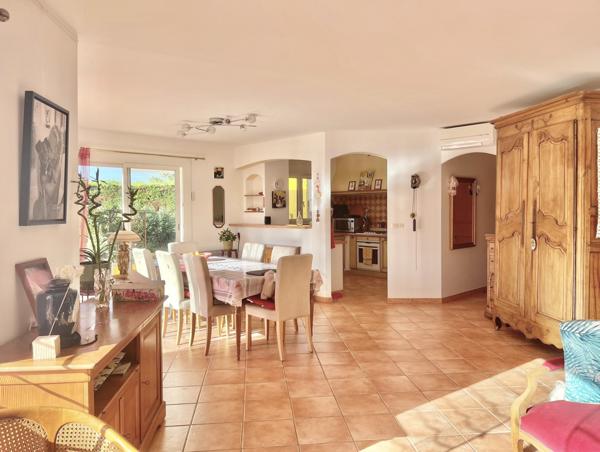 Mallemort (13370) Villa de plain pied avec piscine toutes commodités à pied.