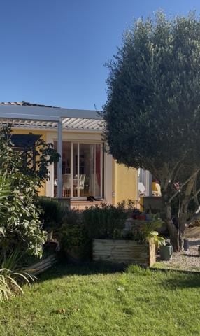 Mallemort (13370) Villa de plain pied avec piscine toutes commodités à pied.