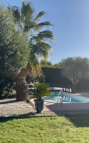 Mallemort (13370) Villa de plain pied avec piscine toutes commodités à pied.