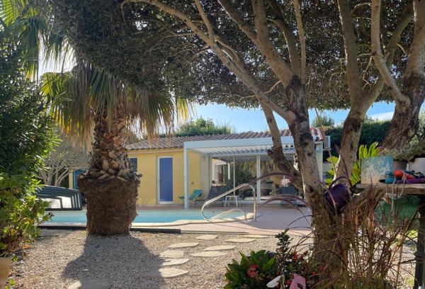 Mallemort (13370) Villa de plain pied avec piscine toutes commodités à pied.