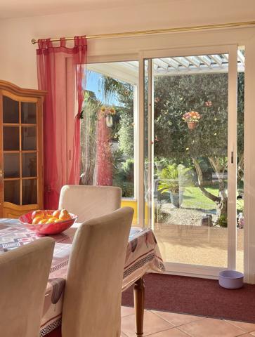 Mallemort (13370) Villa de plain pied avec piscine toutes commodités à pied.