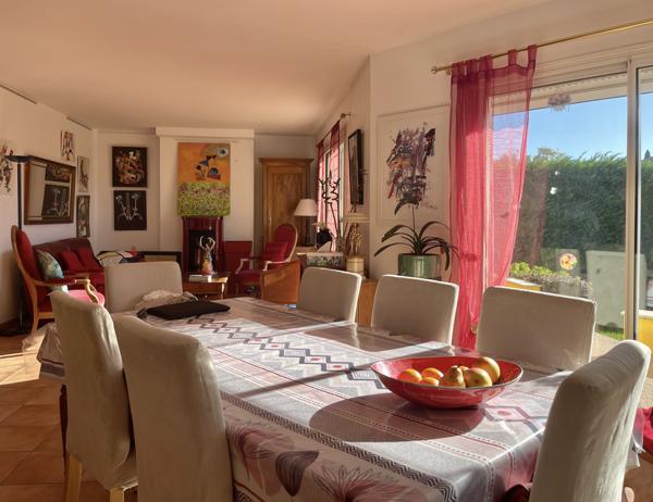 Mallemort (13370) Villa de plain pied avec piscine toutes commodités à pied.