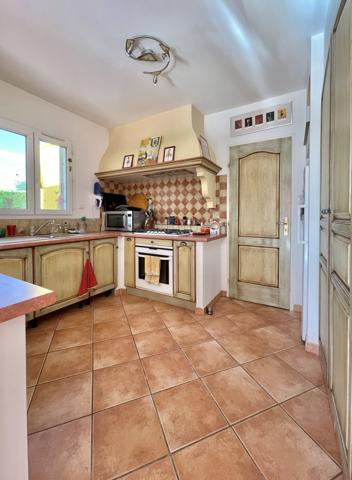 Mallemort (13370) Villa de plain pied avec piscine toutes commodités à pied.