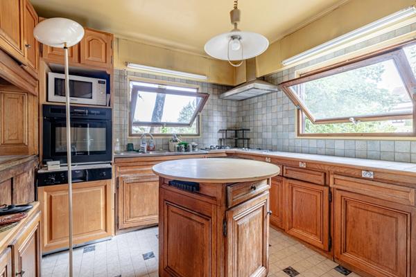 Charmante maison atypique de 9 pièces à vendre, à Montlhéry avec potentiel d’aménagement