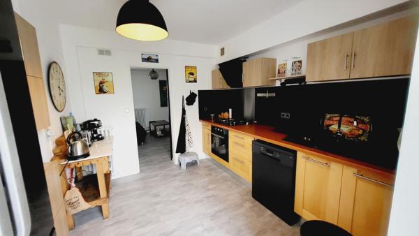 TRES BEL APPARTEMENT 3 CHAMBRES MEUBLE A CARCASSONNE
