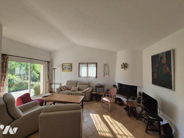 À vendre – Belle villa de plain-pied avec piscine dans un cadre calme et verdoyant