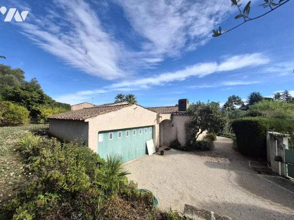 À vendre – Belle villa de plain-pied avec piscine dans un cadre calme et verdoyant