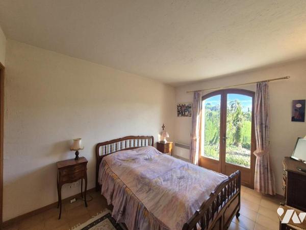 À vendre – Belle villa de plain-pied avec piscine dans un cadre calme et verdoyant