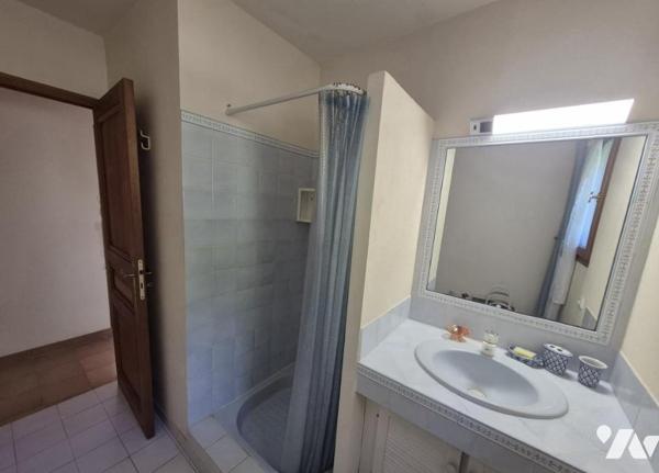 À vendre – Belle villa de plain-pied avec piscine dans un cadre calme et verdoyant