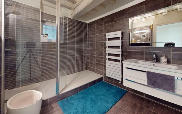 Maison à vendre    4 pièces • 150 m2 Vaulx-en-Velin