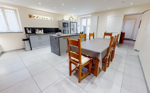 Maison à vendre    4 pièces • 150 m2 Vaulx-en-Velin