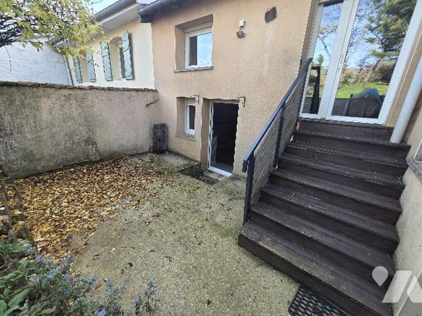 MAISON DE VILLAGE - JARDIN ET GARAGE - GERMINY