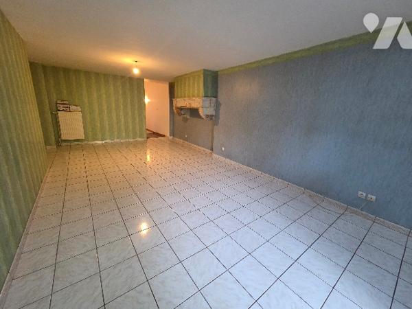 MAISON DE VILLAGE - JARDIN ET GARAGE - GERMINY