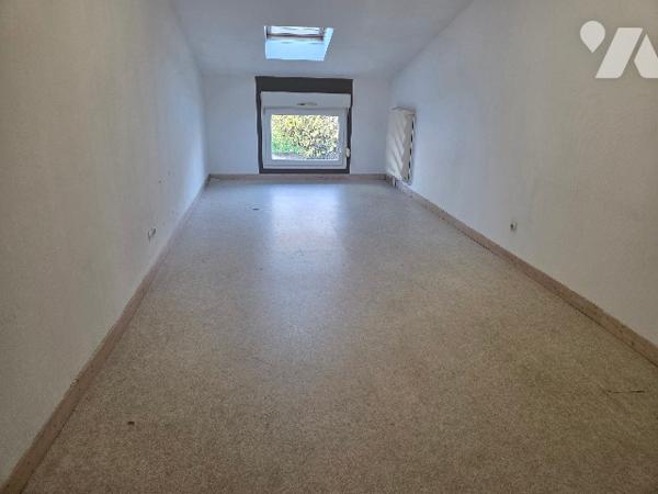 MAISON DE VILLAGE - JARDIN ET GARAGE - GERMINY