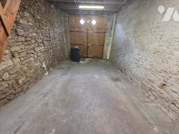 MAISON DE VILLAGE - JARDIN ET GARAGE - GERMINY