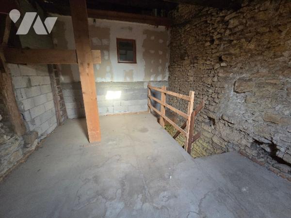 MAISON DE VILLAGE - JARDIN ET GARAGE - GERMINY