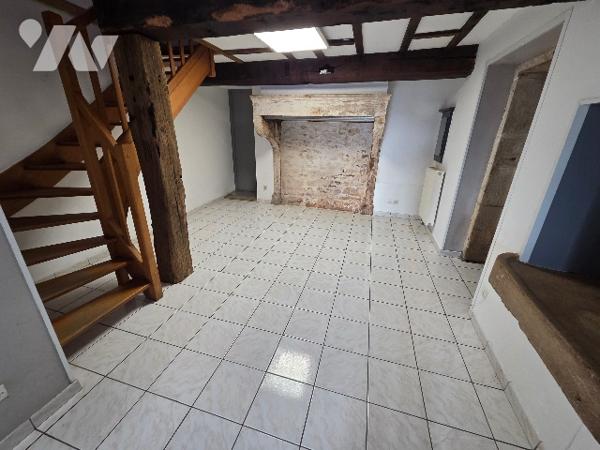 MAISON DE VILLAGE - JARDIN ET GARAGE - GERMINY